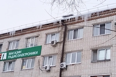 Жители Тюмени жалуются на протекающую крышу и бездействие УК