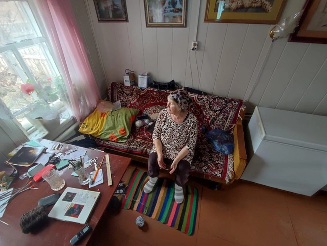 Любовь Богатырева однажды дозвонилась до прямой линии с Путиным, и дорогу немного отремонтировали | Источник: Илья Калинин / NGS.RU