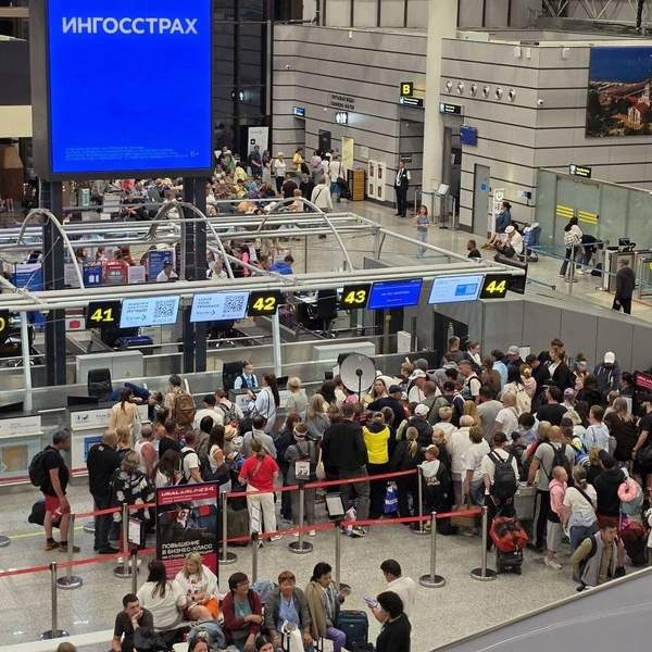 Авиаколлапс в аэропорту Сочи продолжается третий день, за это время в регионе несколько раз вводили опасность БПЛА | Источник: Росавиация / T.me
