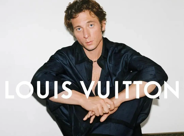 Джереми Аллен Уайт стал частью семьи Louis Vuitton. А мы любуемся кадрами из кампании