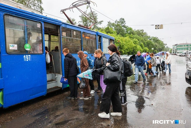 Сейчас проездным можно воспользоваться только в муниципальном транспорте, но многие предпочитают оплачивать поездку по старинке&nbsp;— мелочью | Источник: Ксения Филимонова / «ИрСити»