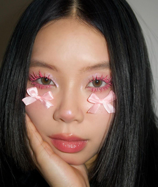 Не барбикор, но тоже ярко: 5 модных и красивых макияжей в розовых оттенках на весну 2024