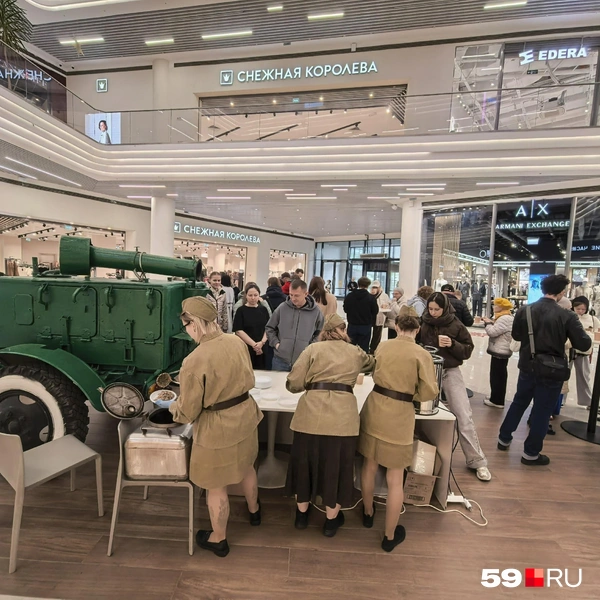 Угоститься кашей захотели многие | Источник: Василина Любимова / 59.RU