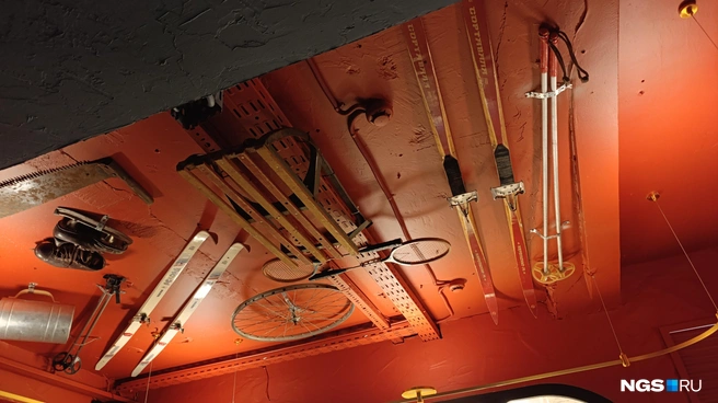 Приметы прошлого нависают над посетителями | Источник: Стас Соколов / NGS.RU