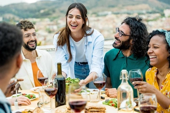 Что такое дружбодом — новый формат коммуны для зумеров, ставший вирусным в соцсетях