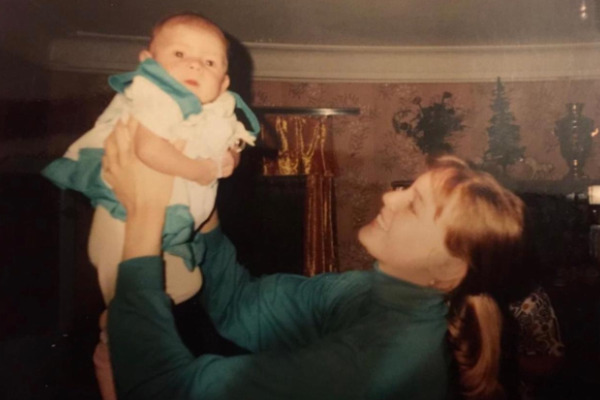 Маленькая Лена с крестной мамой, 1997 год