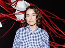 Папа-министр, обедневший бывший муж-диджей, брак с финансистом. Семья Ирены Понарошку