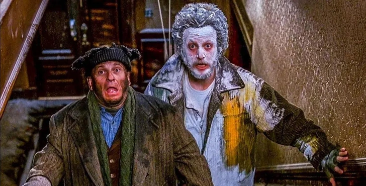 Они бы не выжили уже после первой ловушки: врач назвал бандитов из фильма «Один дома» медицинскими аномалиями | Источник: кадр из фильма