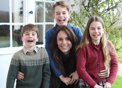 Королева фотошопа: почему семейное фото Кейт Миддлтон разозлило фанатов