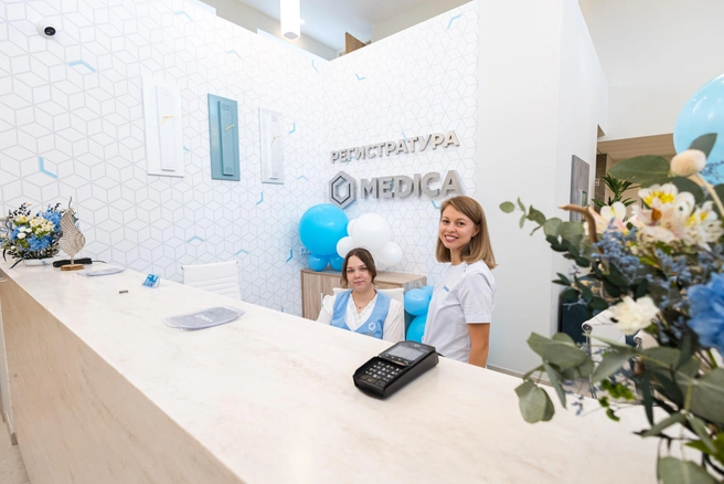 Для этого в клинике проделана огромная работа. Всё, начиная от стоек ресепшен и процедурных кабинетов, продумано до мелочей, чтобы пациенты чувствовали себя комфортно и защищенно. | Источник: Мария Ленц