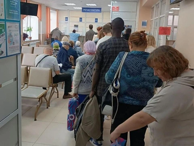 Такие очереди заметили горожане сегодня утром | Источник: читатель Е1.RU