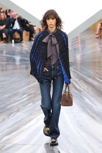 Правильные джинсы и кокетливое мини: 5 главных трендов денима 2026