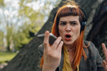 «Мама, сестра, муж — все манипулируют мной. Как реагировать на колкие слова?»