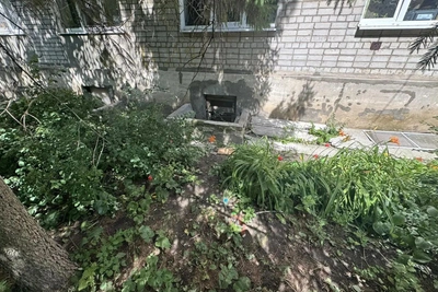2-летний мальчик погиб при падении из окна в Семилуках