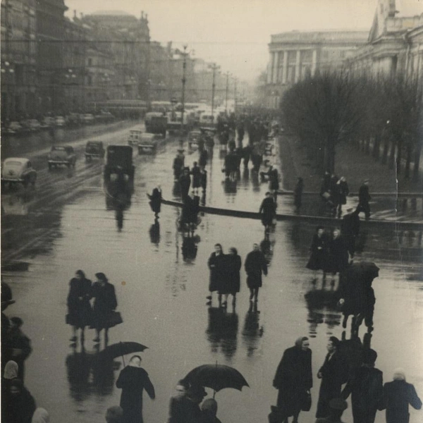 Евгений Злобин. Дождь в Ленинграде. 1960-е гг. Фотография. Собрание семьи автора, Санкт-Петербург | Источник: пресс-служба KGallery
