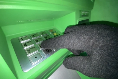 В Смоленске мошенник похитил 150 тысяч у продавца мотора