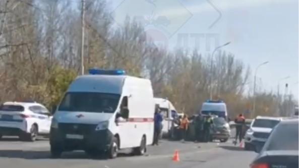 «Вон, накрытые лежат»: видео с места жесткой аварии на Шакшинском мосту в Уфе