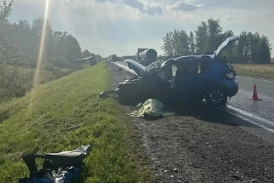 Под Омском в лобовом ДТП погибла мать, пострадали две дочери