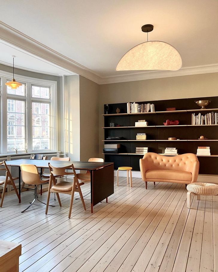 Квартира в Копенгагене с террасой и коллекцией мебели Финна Юля