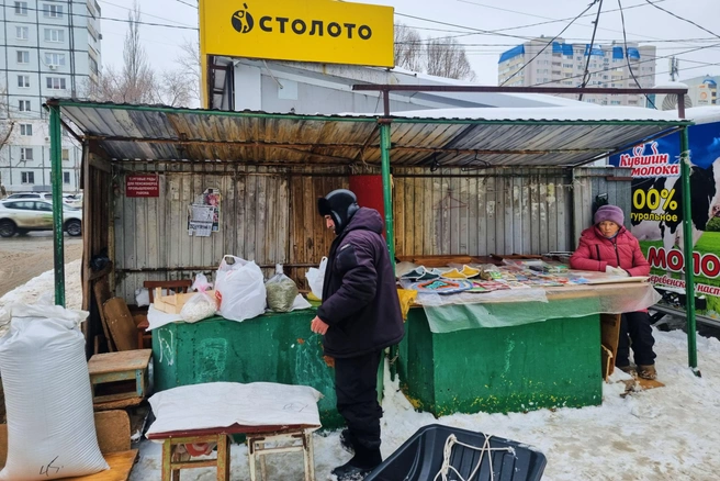 Немногие пенсионеры решились выйти «на работу» в холода | Источник: Роман Данилкин / 63.RU