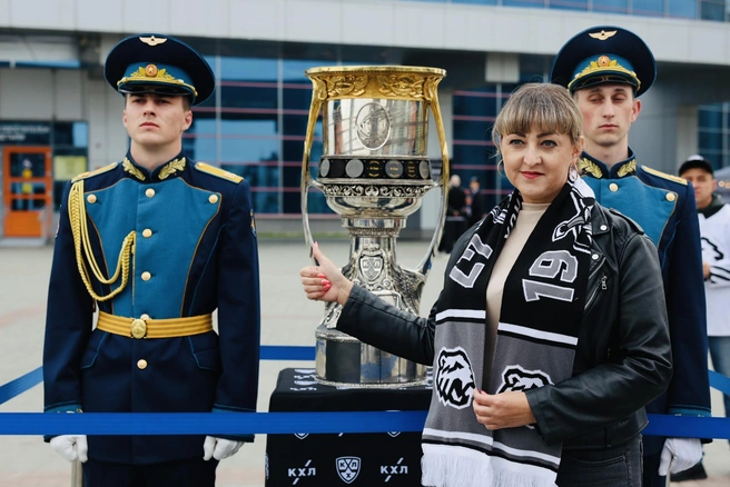 Повод сделать фото с трофеем, если кто не успел вчера в «Горках» | Источник: Наталья Лапцевич
