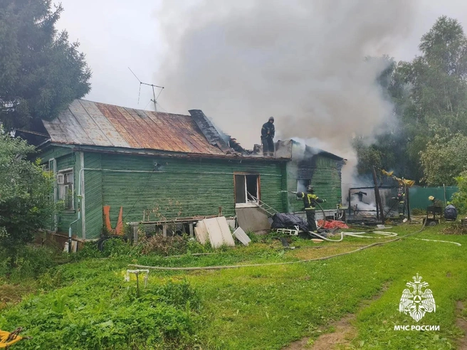 Пять человек пострадали при возгорании в частном доме в Ярославле | Источник: МЧС Ярославской области / Мах.ru