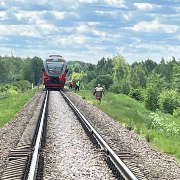 Грузовик и пассажирский поезд столкнулись в Ивановской области. Показываем видео последствий | Источник: МЧС России