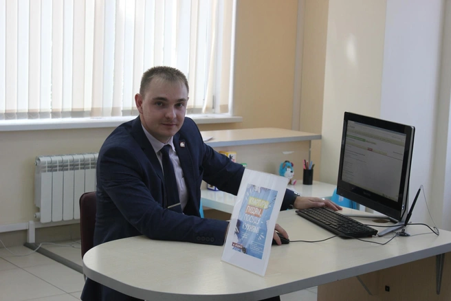 Вадим Гузей – опытный специалист:
«В компании «Этажи» я уже более двух лет. Работая на рынке новостроек, мы предлагаем клиентам только лучшие варианты от проверенных партнеров. При поиске работы я прошел более 15 собеседований. Свой выбор я остановил на агентстве «Этажи», так как компания предлагает отличные условия работы, мощное обучение, интересные поездки и работу в дружном профессиональном коллективе».