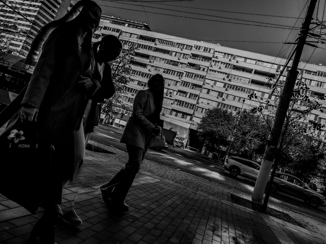 Кто-то неспешно прогуливается… | Источник: Дмитрий Доценков