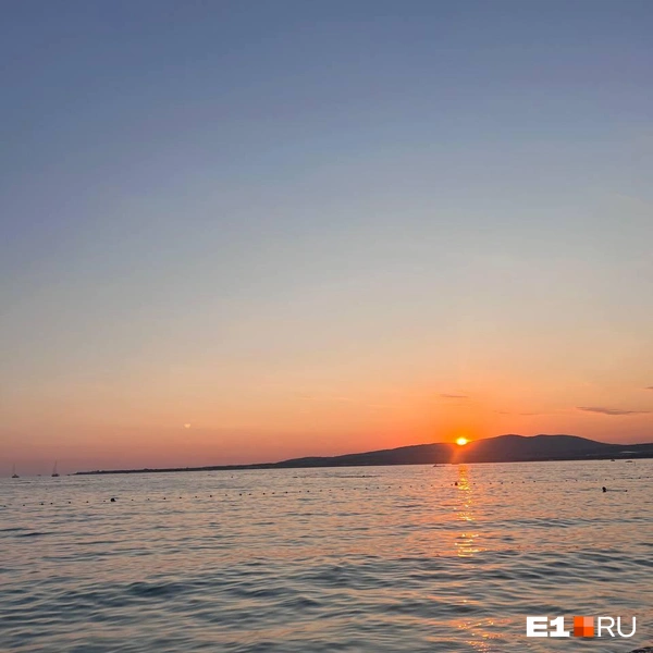Вода лазурного цвета. Море и берег чистые  | Источник: Анна Макушина / E1.RU