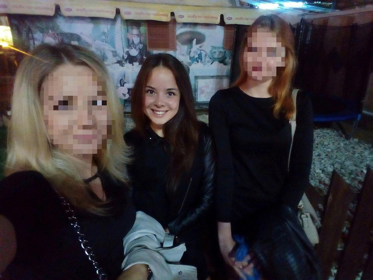 Юлия Розова с подругами