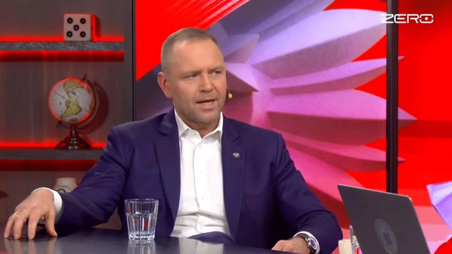 СМИ: во время эфира у президента Польши Навроцкого выпал снюс | Источник: скриншот видео YouTube