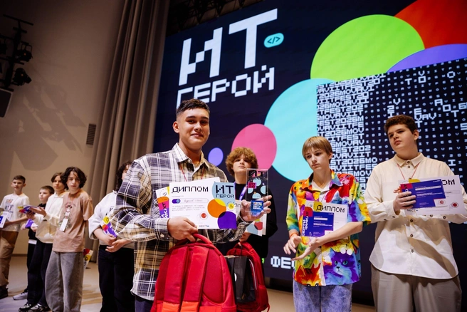 Награждение выпускников | Источник: IT-школа «Мовави»