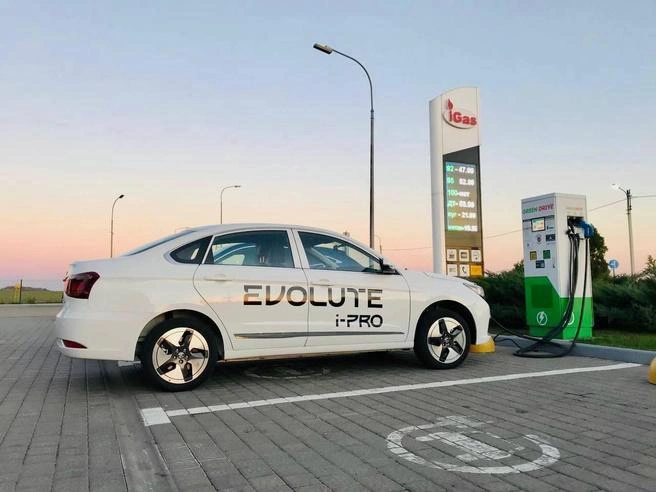 Возраст арендуемых автомобилей не должен превышать двух лет. | Источник: Evolute