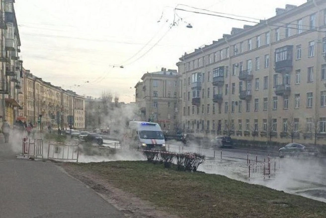 Улицу Зайцева в Кировском районе окутало паром. Коммунальную аварию устраняют | Источник: Мегаполис | ДТП и ЧП | Санкт-Петербург | Питер