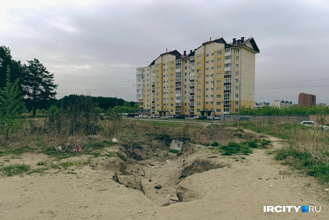 Такой вид открывается из будущего 31-го микрорайона на соседний 32-й | Источник: Даниил Конин / «ИрСити»