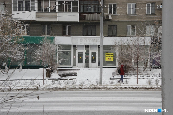 На Вокзальной магистрали в некотороых домах пустует и сдается по несколько помещений | Источник: Стас Соколов / NGS.RU