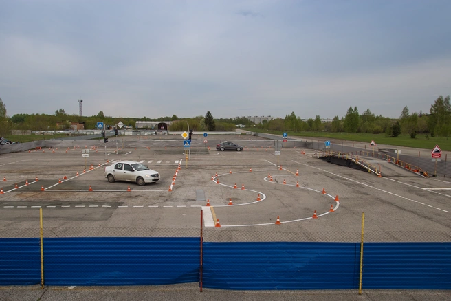 В Кургане будущие призывники могут бесплатно пройти обучение в автошколе и получить права | Источник: Ольга Бурлакова / NGS.RU
