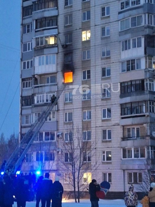 В 18:36 пожар еще не был потушен | Источник: читатель 76.ру