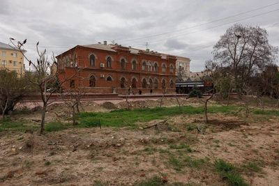 Реконструкция сквера Симбирцева в Волгограде задерживается