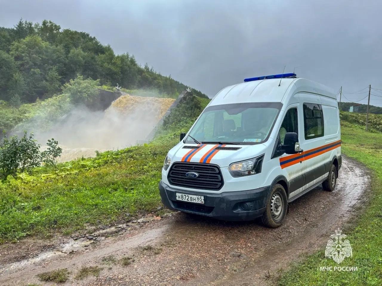 На Сахалине рекой смыло домики на турбазе вместе с отдыхающими — пропали люди