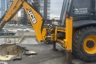 Порыв водопровода на Фрунзе-Неделина устраняют специалисты