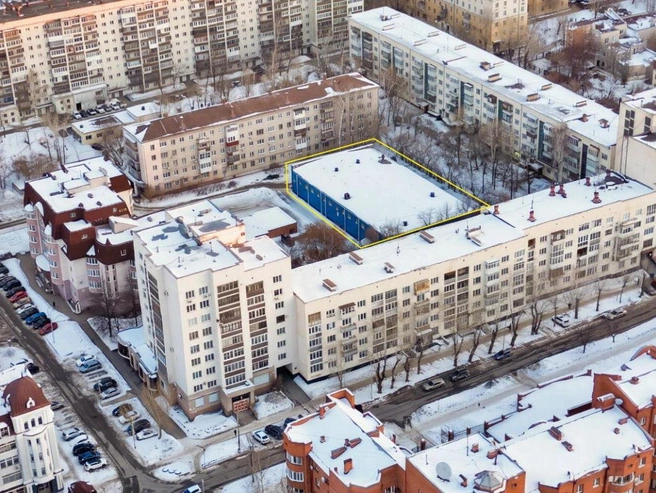 «Факел» стоит в окружении жилых домов | Источник: auction-house.ru