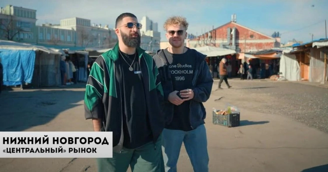 Отец комика работал на рынке | Источник: шоу «Вписка» / Youtube.com