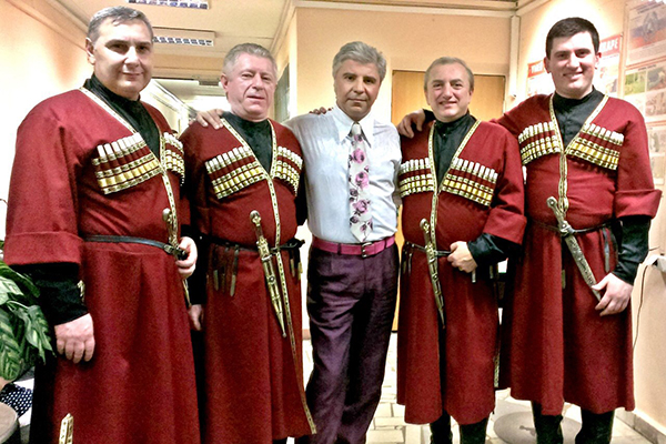 Ансамбль «Сулико» и Сосо Павлиашвили | Источник: Пресс-служба