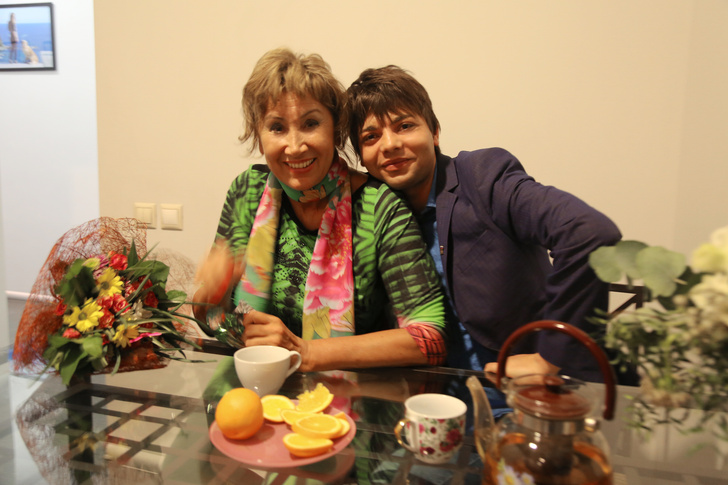 Лариса Копенкина и ее 24-летний бойфренд Юрий Шарапов