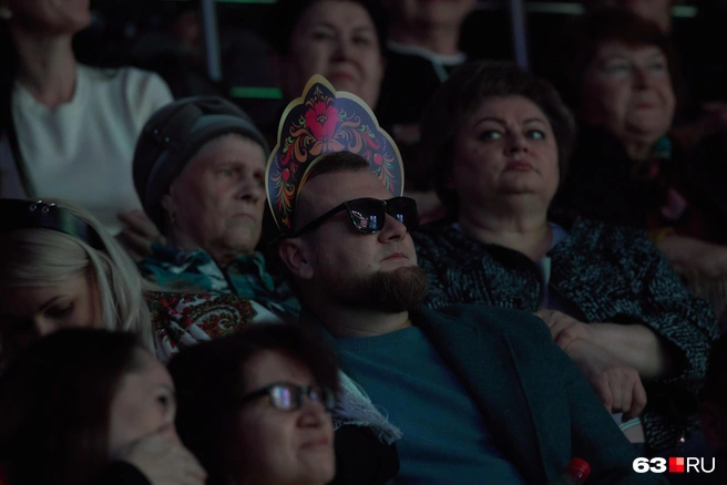 А вот и кокошник, расписанный под хохлому | Источник: Роман Данилкин / 63.RU