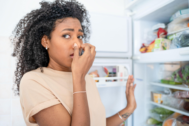 Вопросы читателей: как убрать неприятный запах из холодильника