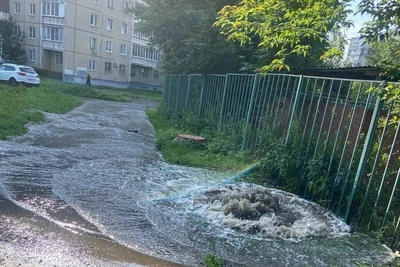 Дворы на Северо-Западе Челябинска затопило из-за аварии
