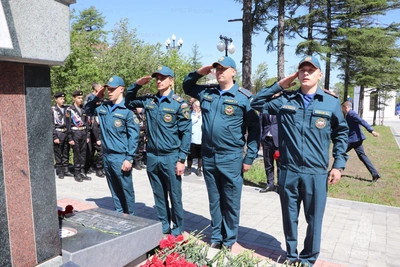 Памятная церемония у мемориала колымчанам